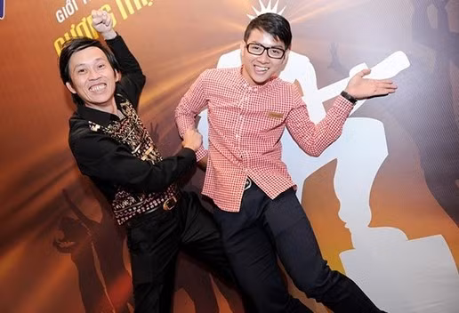 Cha con Hoài Linh - Hoài Lâm trong buổi giới thiệu Gương mặt thân quen mùa 2