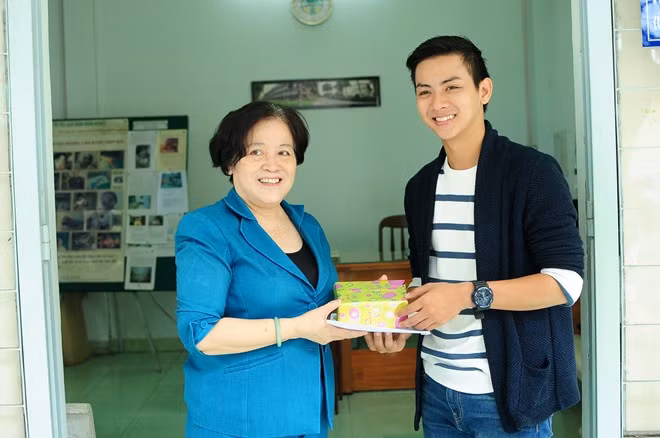 Con nuôi Hoài Linh mang 250 triệu tiền thưởng làm từ thiện