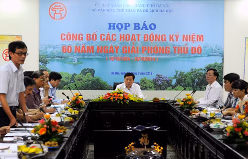 Trong chuỗi hoạt động kỷ niệm 60 năm ngày Giải phóng Thủ đô, Hà Nội sẽ bắn pháo hoa tại 30 điểm. Ảnh: Quỳnh Trang. 60-nam-ngay-giai-phong-thu-do-5754-14066