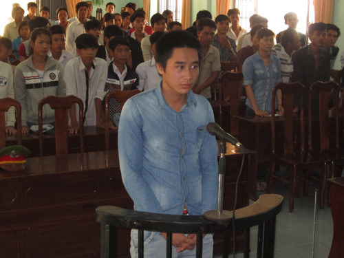 Không được hát karaoke, khách đốt quán ảnh 1