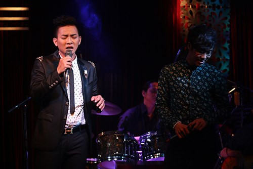 Hoài Lâm thành danh, bố mẹ đẻ ra mặt ảnh 7 Bố mẹ đẻ Hoài Lâm tháp tùng con trai đi hát - 7