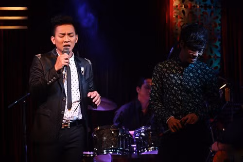 Bố mẹ đẻ Hoài Lâm tháp tùng con trai đi hát - 7