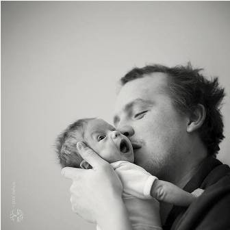 Khoảnh khắc ấm áp tình cha con của sao Hollywood ảnh 2