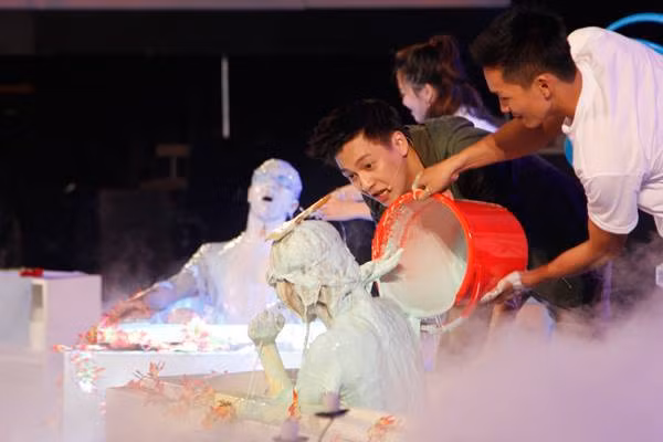 Ngô Kiến Huy: "Trai một con" dấn sâu showbiz Việt ảnh 9