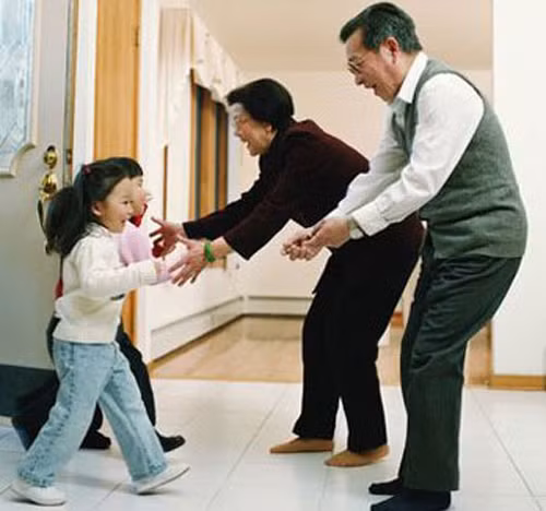 Mẹ công sở đánh vật chăm con dịp nghỉ hè 2