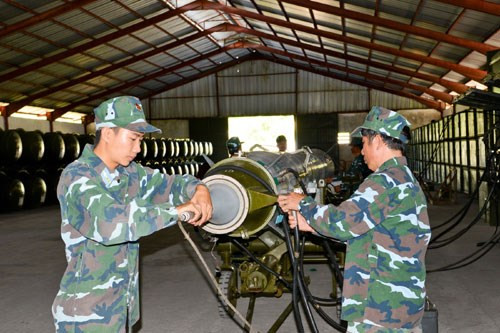 Cận cảnh quá trình lắp ráp tên lửa phòng không SA-2 Việt Nam ảnh 3 Cận cảnh quá trình lắp ráp tên lửa phòng không SA-2 Việt Nam ảnh 3