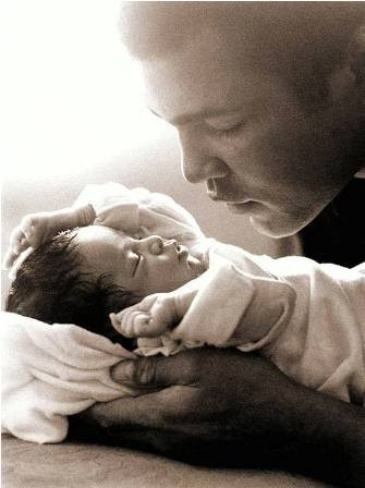 Khoảnh khắc ấm áp tình cha con của sao Hollywood ảnh 3