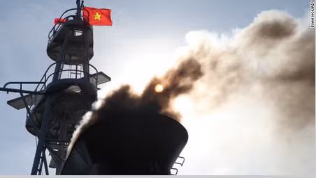 Phóng viên CNN và nhật ký hình ảnh những ngày sóng cả Biển Đông