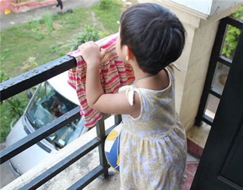 Chuồng cọp nhà tầng bảo vệ con với ngã ảnh 1 Muôn