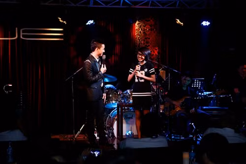 Bố mẹ đẻ Hoài Lâm tháp tùng con trai đi hát - 12