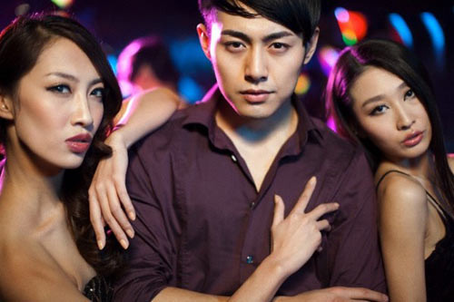 Nẫng chồng tình địch ảnh 1 Cay cú ‘chơi khăm’ vợ của người yêu cũ - 1