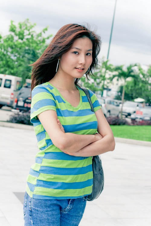 Diễm My ăn vận đời thường và có chút xuề xòa.