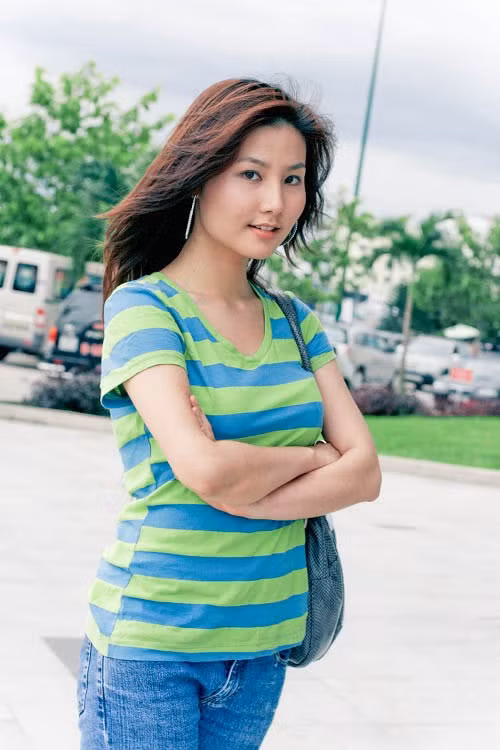 Diễm My ăn vận đời thường và có chút xuề xòa.