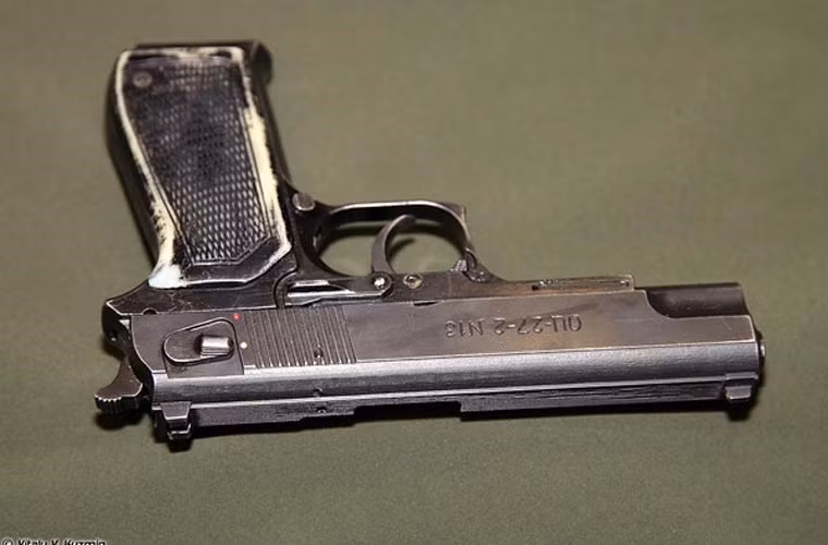 Tận mắt mẫu súng lục “khủng” của đặc nhiệm Nga ảnh 2