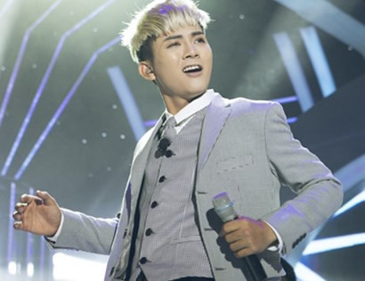 Hoài Lâm từng gây bão trong chương trình Gương mặt thân quen khi vượt mặt Sơn Tùng M-TP với bản hit "Em của ngày hôm qua" cũng thích thú trước Lệ Rơi.