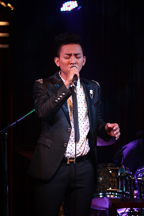 Hoài Lâm thành danh, bố mẹ đẻ ra mặt ảnh 8 Bố mẹ đẻ Hoài Lâm tháp tùng con trai đi hát - 8