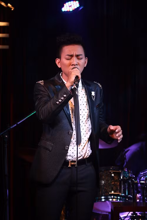 Bố mẹ đẻ Hoài Lâm tháp tùng con trai đi hát - 8