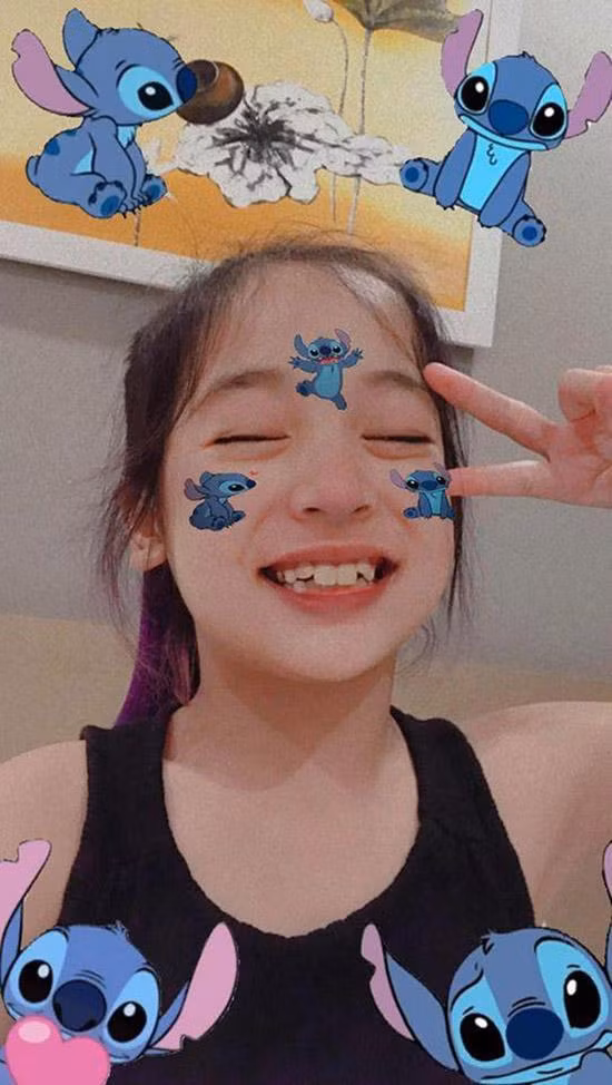 Năm nay Diệp Anh đã tròn 9 tuổi, cô bé sở hữu bảng thành tích đáng nể khi góp mặt tại vô số sàn diễn thời trang, nhận được các hợp đồng làm mẫu ảnh hoặc nhân vật chính trong các event.