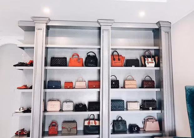 Bảo Thy khoe phòng chất đồ hiệu như trung tâm thương mại ảnh 5