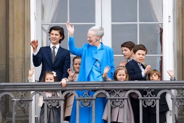 Cần gì cổ tích, đời thực vẫn đầy hoàng tử đẹp trai, giàu có khó ai sánh bằng đó thôi!-6