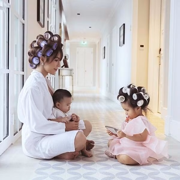 Đông Nhi - Hoàng Thùy Linh giống nhau kinh ngạc ảnh 7