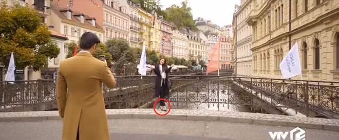 Loạt sạn hài hước của các phim truyền hình bom tấn trong năm 2020-5