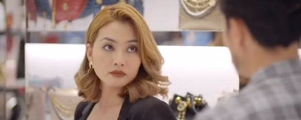 Loạt sạn hài hước của các phim truyền hình bom tấn trong năm 2020-6