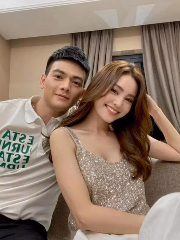 Đông Nhi - Hoàng Thùy Linh giống nhau kinh ngạc ảnh 6