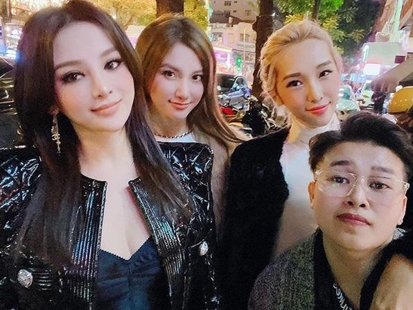 Trong đó, Huyền Baby và Hạnh Sino ngày càng giống nhau như &quot;chị em ruột&quot;: từ má baby nhưng cằm vẫn Vline, mắt và môi, mũi cũng như đúc từ một khuôn.