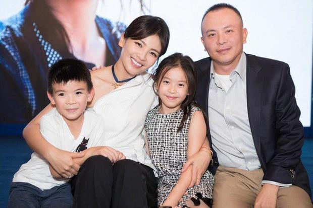 Gia đình hạnh phúc của Lưu Đào - Vương Kha. Gia đình hạnh phúc của Lưu Đào - Vương Kha.