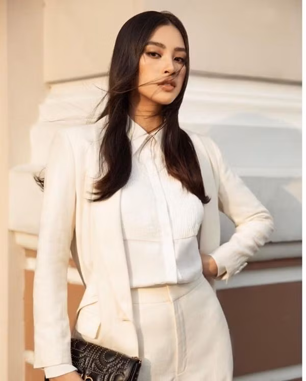 Đông Nhi - Hoàng Thùy Linh giống nhau kinh ngạc ảnh 1