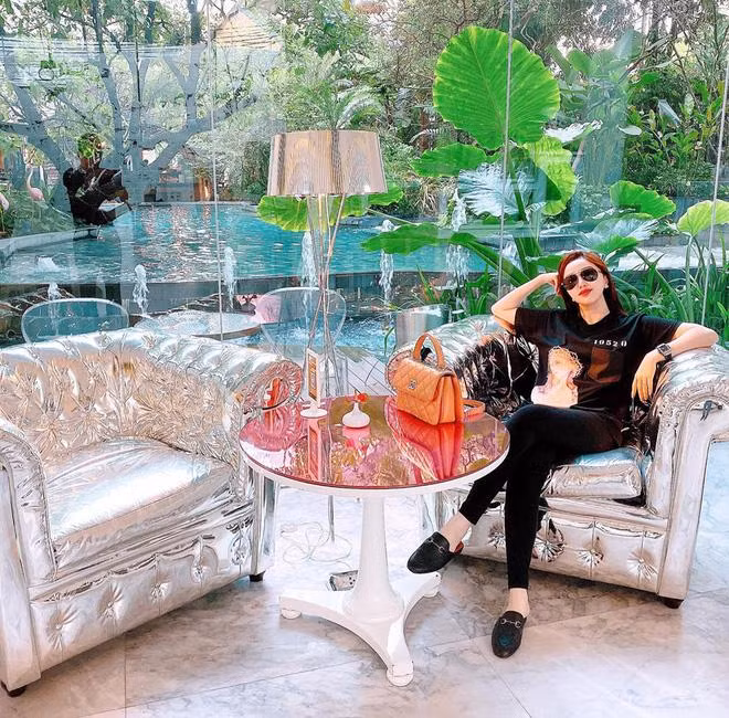 Cuộc sống thượng lưu của Bảo Thy là ước mơ xa xỉ của nhiều người.