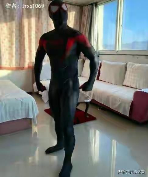 Soái ca, soái tỷ TikTok bị lộ ảnh qua cam thường "đẹp đến... xuất quỷ" ảnh 16