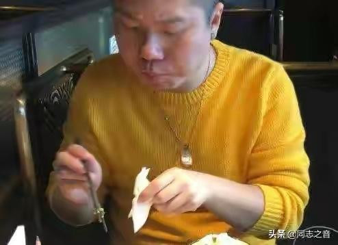 Soái ca, soái tỷ TikTok bị lộ ảnh qua cam thường "đẹp đến... xuất quỷ" ảnh 15