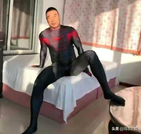 Soái ca, soái tỷ TikTok bị lộ ảnh qua cam thường "đẹp đến... xuất quỷ" ảnh 17