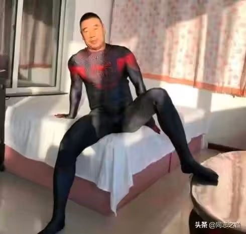 Soái ca, soái tỷ TikTok bị lộ ảnh qua cam thường "đẹp đến... xuất quỷ" ảnh 17