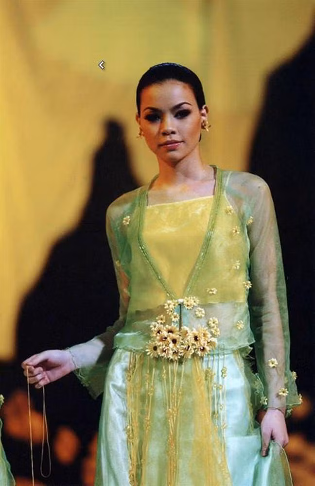 Ảnh Hồ Ngọc Hà catwalk gần 20 năm trước bị đào mộ, dung nhan có thực sự xuất sắc?-1