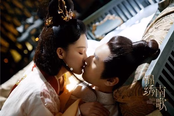 Xao xuyến trước nhan sắc "chim sa cá lặn" của Lý Thấm ảnh 3