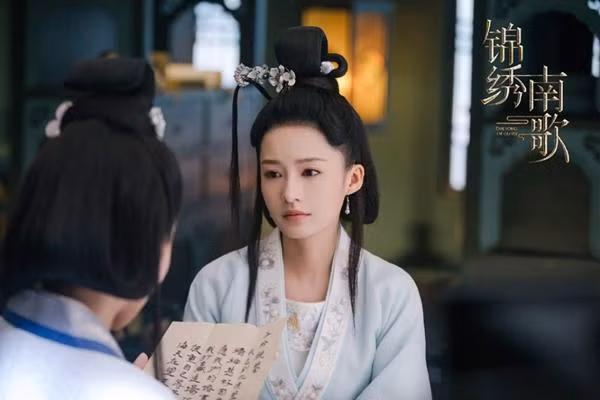 Xao xuyến trước nhan sắc "chim sa cá lặn" của Lý Thấm ảnh 9