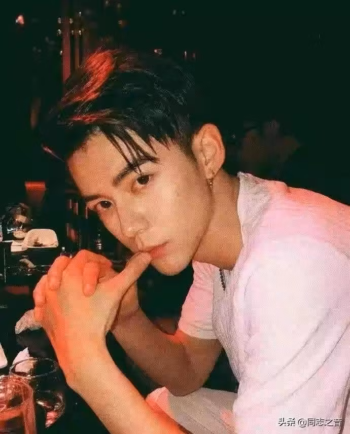 Soái ca, soái tỷ TikTok bị lộ ảnh qua cam thường "đẹp đến... xuất quỷ" ảnh 9