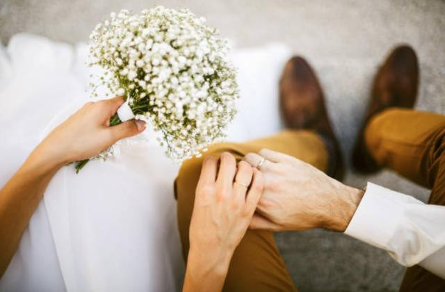 Mặc váy cô dâu hụt 2 lần vì dịch, lần thứ 3 định cưới thì... ly hôn-2