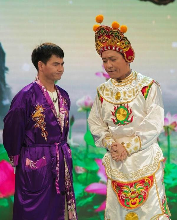 Thiên Lôi trong Táo Quân: Người như soái ca, người xấu đau đớn ảnh 9 Thiên Lôi trong Táo Quân: Người như soái ca, người xấu đau đớn ảnh 9