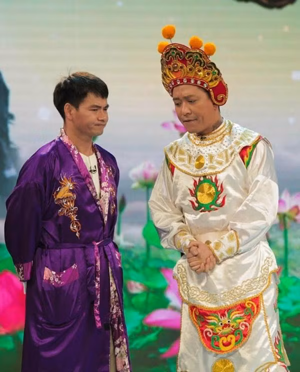 Thiên Lôi trong Táo Quân: Người như soái ca, người xấu đau đớn ảnh 9 Thiên Lôi trong Táo Quân: Người như soái ca, người xấu đau đớn ảnh 9