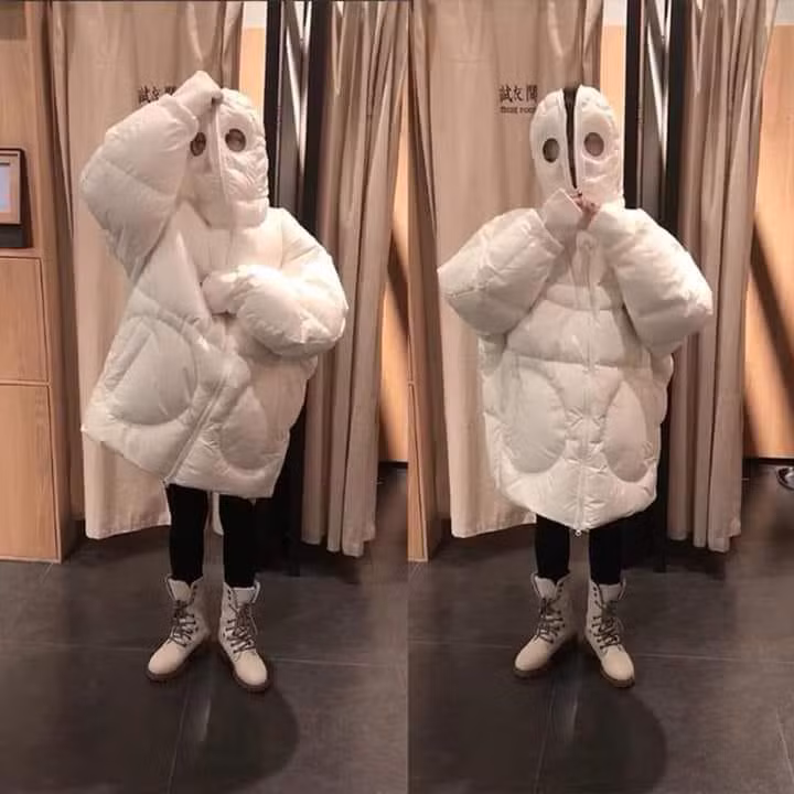 Áo khoác chỉ hở mỗi mắt được phát minh.