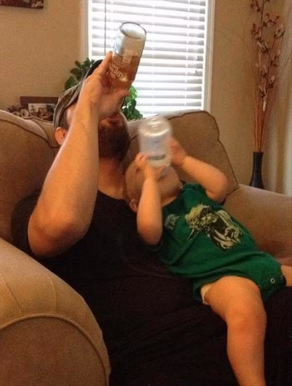 Loạt khoảnh khắc hài hước chứng minh định luật cha nào con nấy chuẩn không cần chỉnh-4