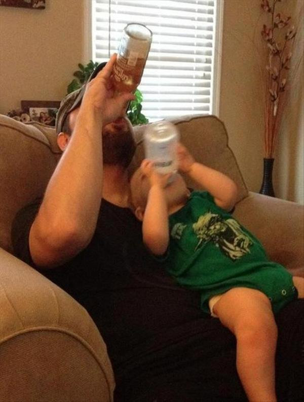 Loạt khoảnh khắc hài hước chứng minh “cha nào con nấy” ảnh 4 Loạt khoảnh khắc hài hước chứng minh định luật cha nào con nấy chuẩn không cần chỉnh-4