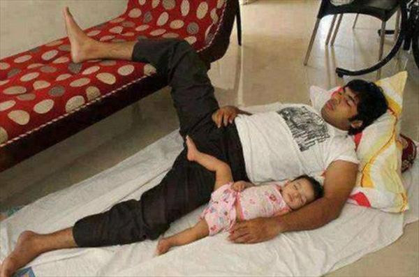 Loạt khoảnh khắc hài hước chứng minh “cha nào con nấy” ảnh 5 Loạt khoảnh khắc hài hước chứng minh định luật cha nào con nấy chuẩn không cần chỉnh-5