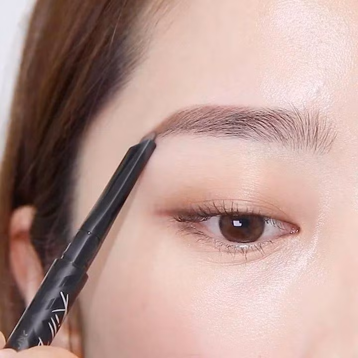 Chiêu make-up cho nàng đeo kính tự tin hẹn hò crush dịp 30/4-13
