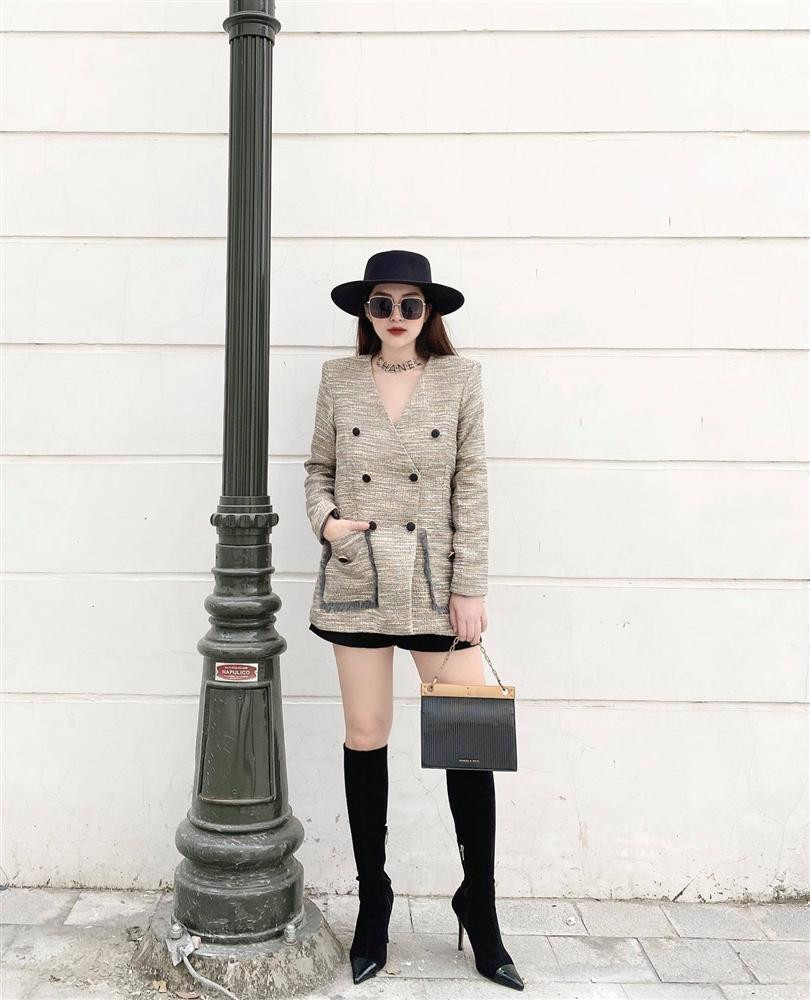 ‘Học lỏm’ chiêu mix đồ với boots cao cổ từ Ngọc Trinh, Hà Tăng-9