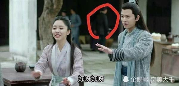 "Cười rách mồm" với sạn phim Hoa ngữ: Nhân viên trường quay lù lù trên màn ảnh ảnh 10